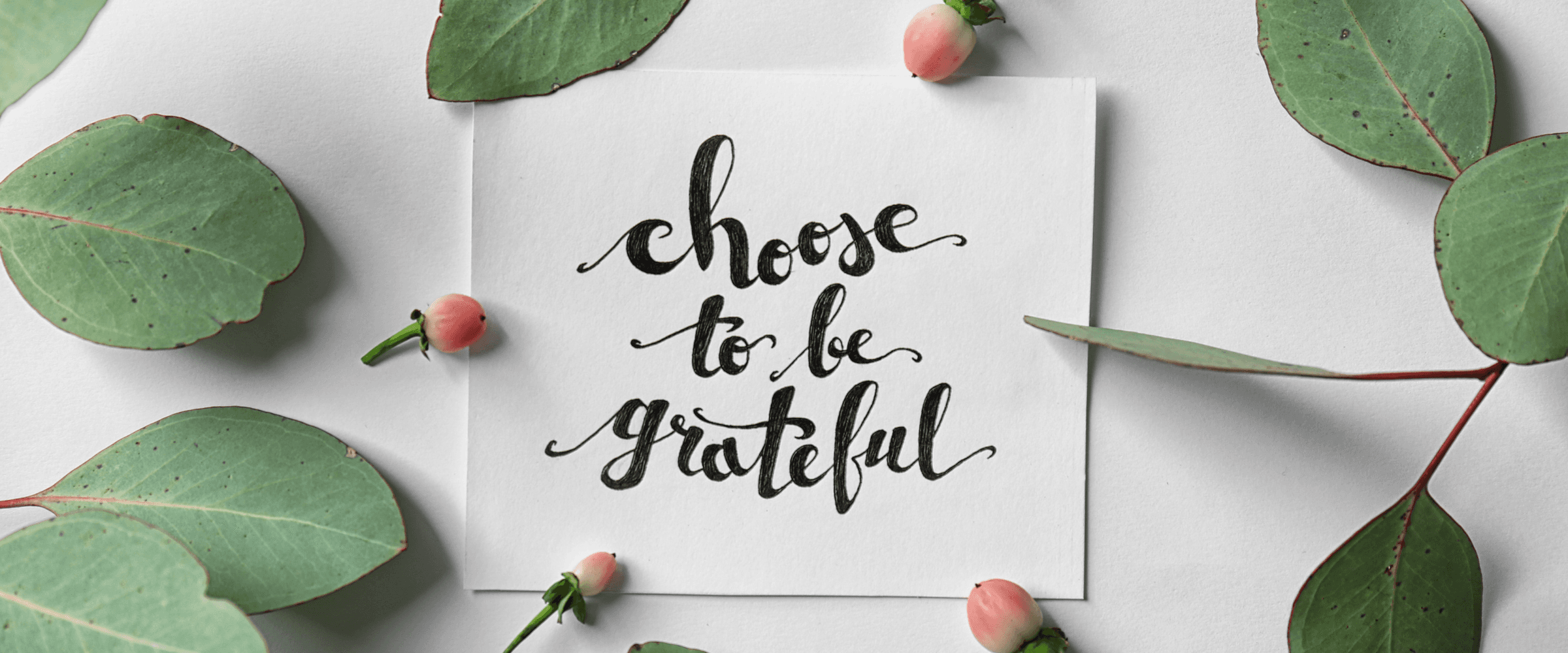 A post it that says choose to be grateful