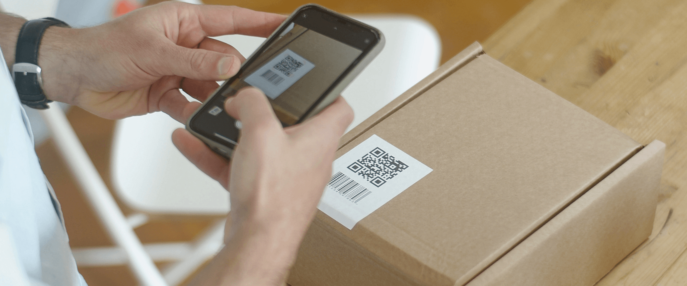 Man scanning a thermal label on a box